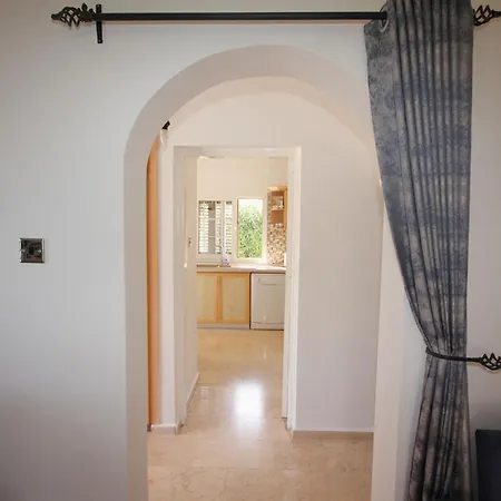 Villa Charming In Tranquil Area *
