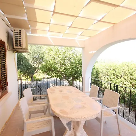 Villa Charming In Tranquil Area