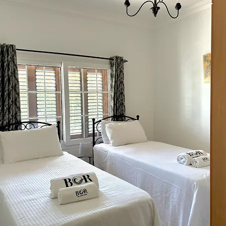Villa Charming In Tranquil Area