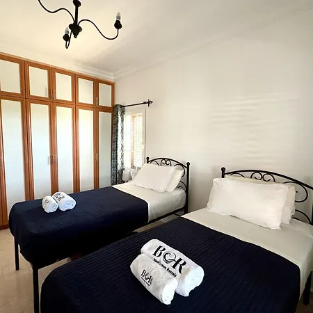 Villa Charming In Tranquil Area *